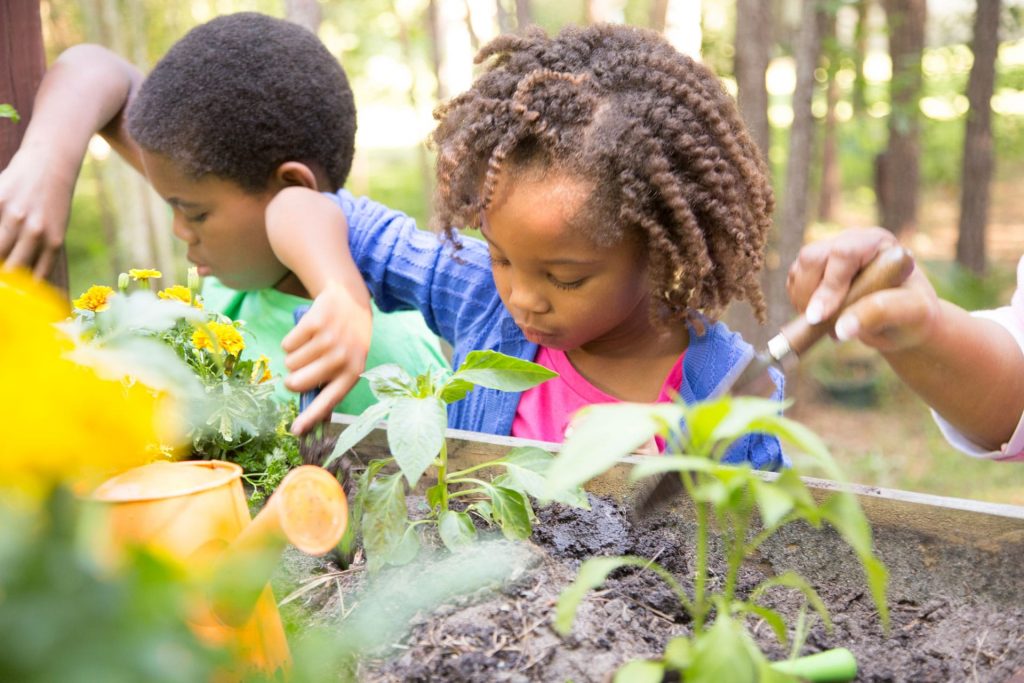 children gardening